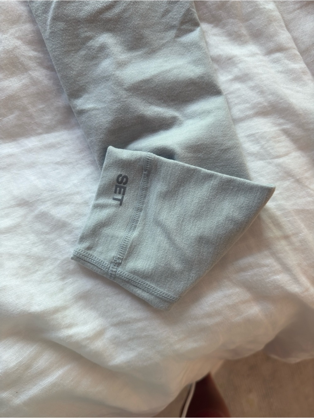 SET ACTIVE silver leggings; formcloud material
